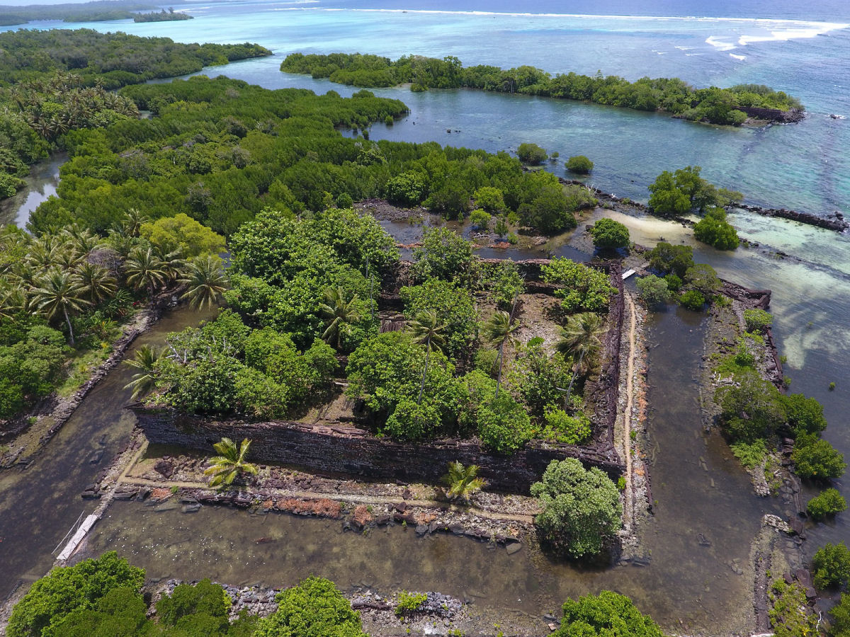 Nan Madol, a antiga cidade construda sobre 92 ilhotas interligadas por canais