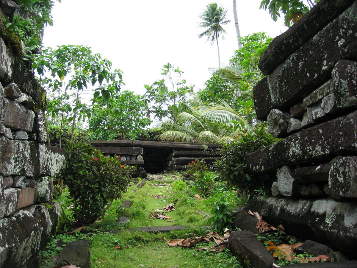 Nan Madol, a antiga cidade construda sobre 92 ilhotas interligadas por canais