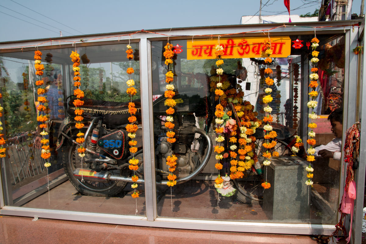 Om Banna, o templo indiano dedicado ao deus das motocicletas