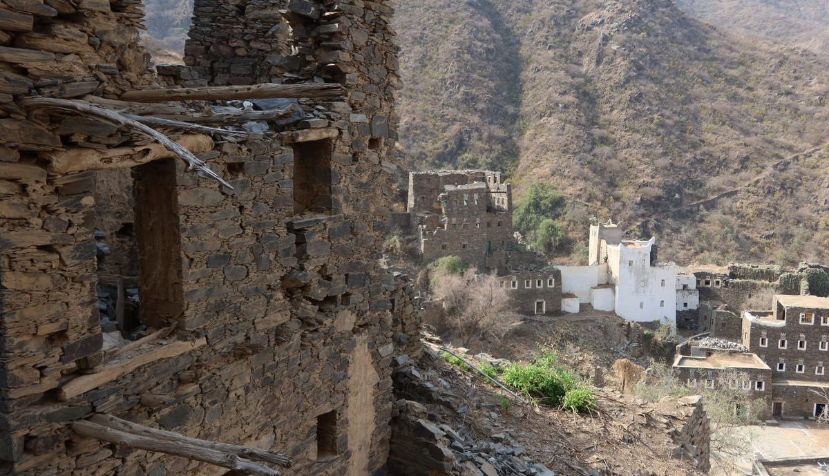 Ragal Almaa, a vila de 900 anos localizada nas terras altas da regio de Asir com arquitetura histrica