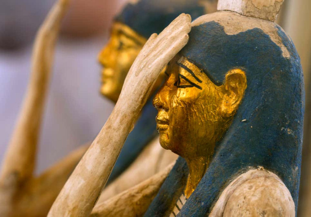 Encontram 150 estátuas de bronze e 250 sarcófagos fechados na necrópole egípcia de Saqqara