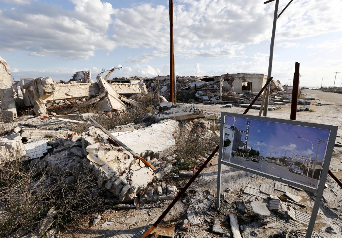 Uma cidade fantasma emerge das guas de uma enchente que aconteceu h 30 anos, na Argentina 19