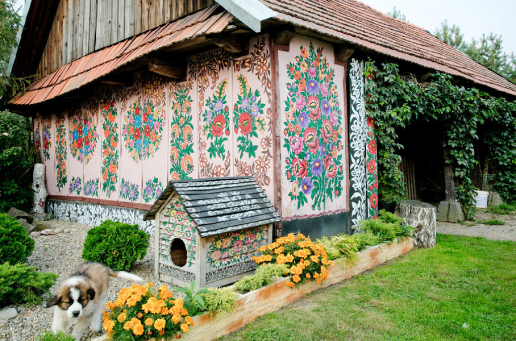 Zalipie, fascinante aldeia pintada com arranjos florais na Polnia 17
