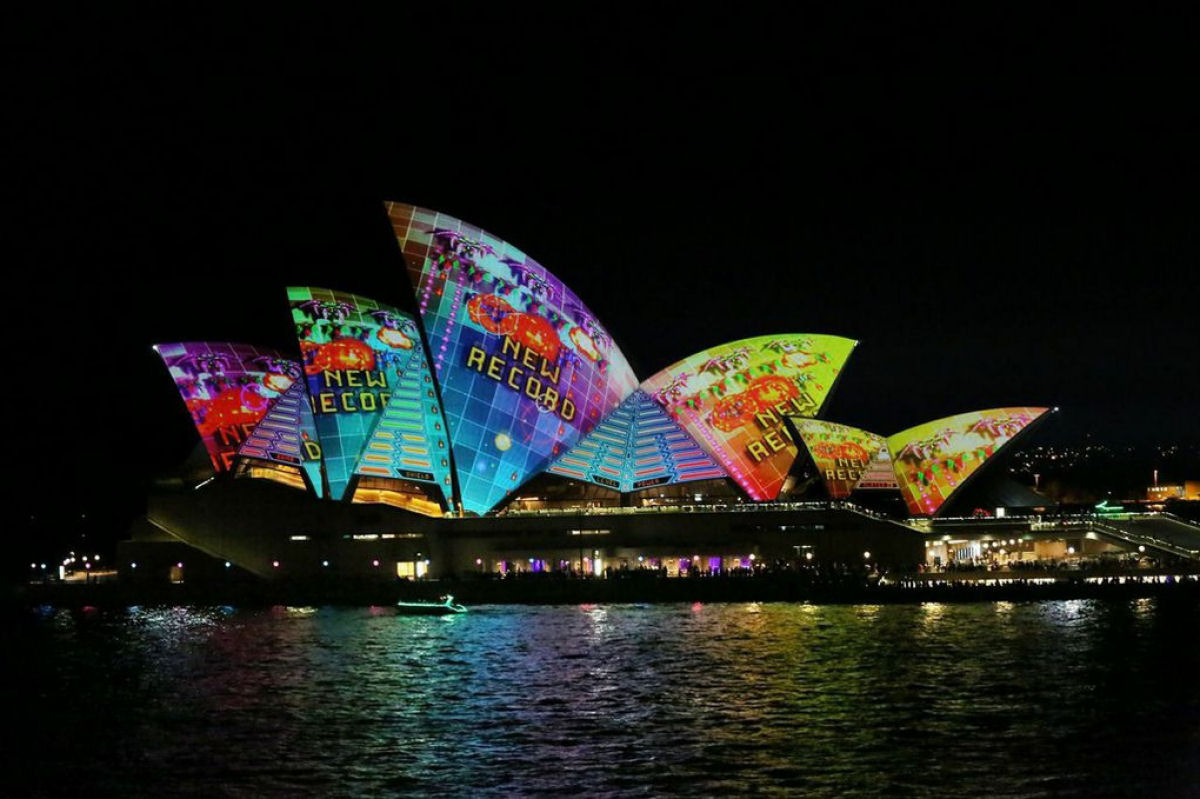 Acendendo as Velas do Opera House de Sydney em um show de luzes psicodlicas 03