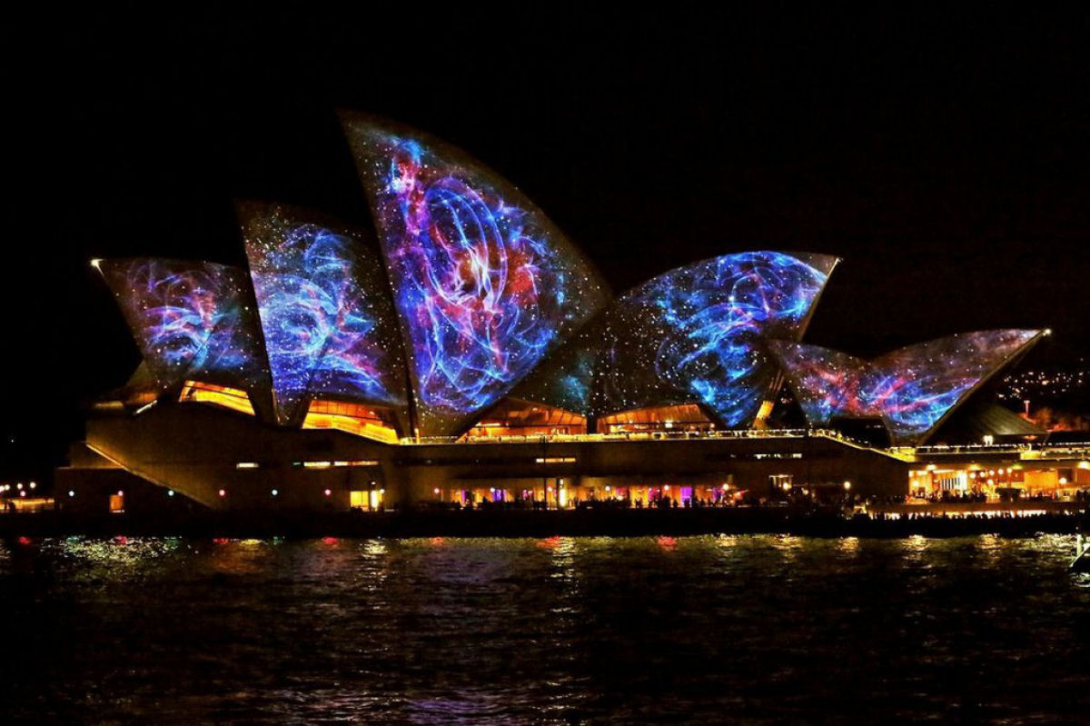 Acendendo as Velas do Opera House de Sydney em um show de luzes psicodlicas 04