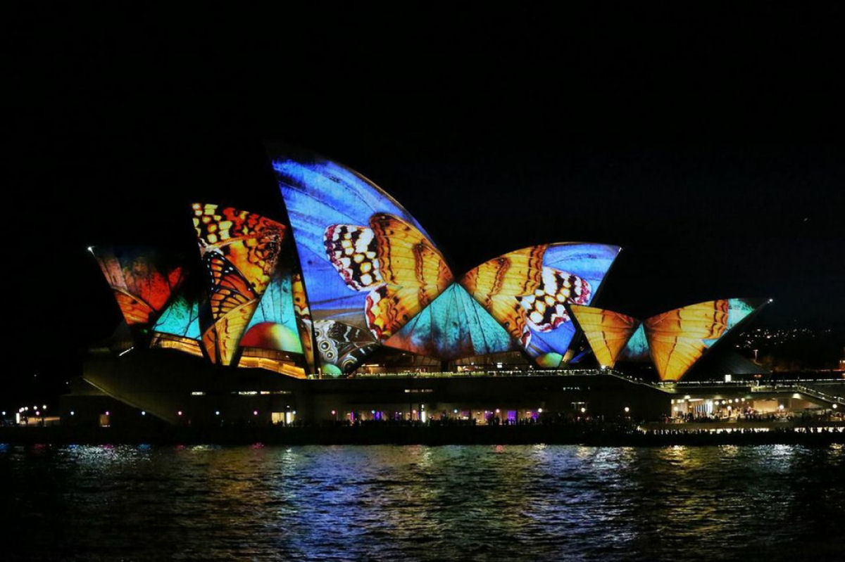 Acendendo as Velas do Opera House de Sydney em um show de luzes psicodlicas 05