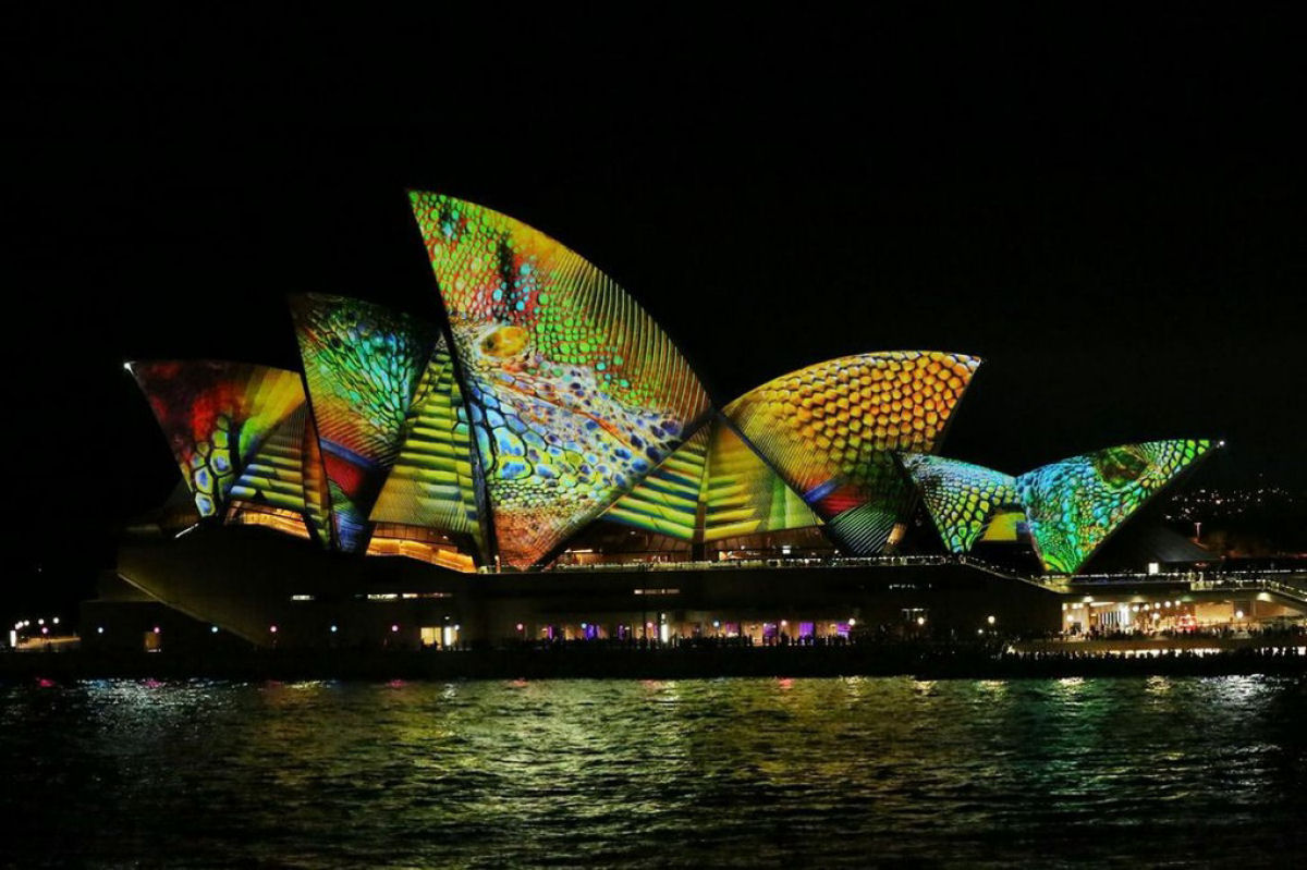 Acendendo as Velas do Opera House de Sydney em um show de luzes psicodlicas 06