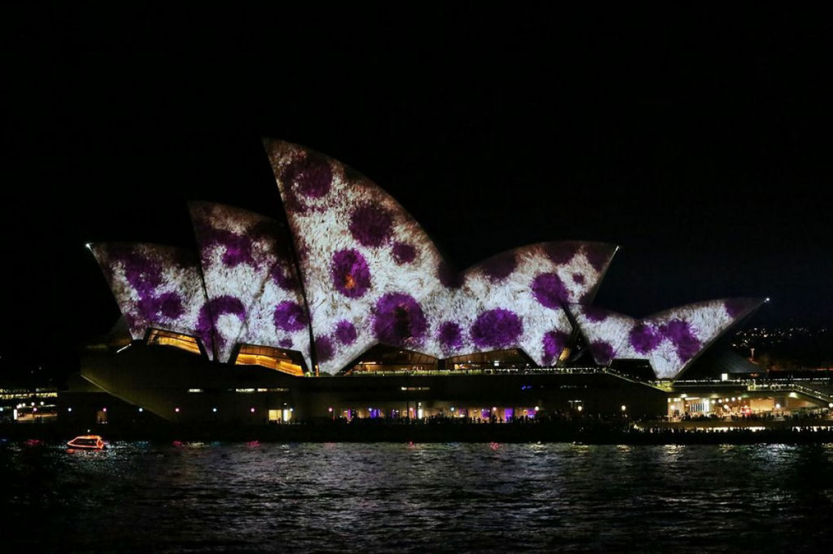 Acendendo as Velas do Opera House de Sydney em um show de luzes psicodlicas 08