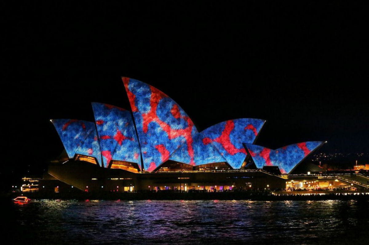 Acendendo as Velas do Opera House de Sydney em um show de luzes psicodlicas 09