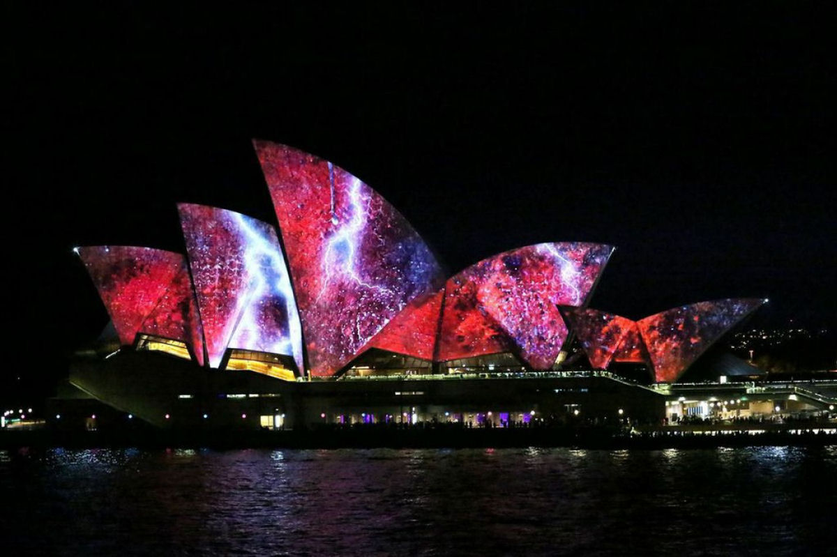 Acendendo as Velas do Opera House de Sydney em um show de luzes psicodlicas 11