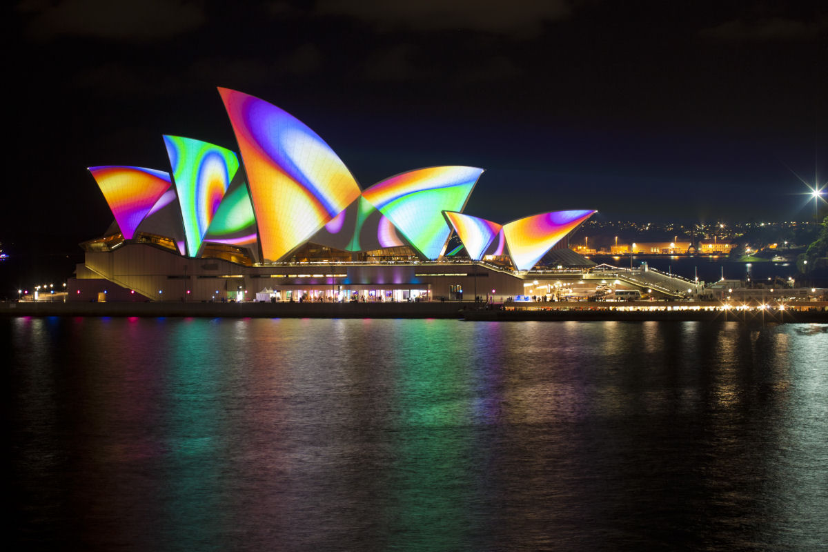 Acendendo as Velas do Opera House de Sydney em um show de luzes psicodlicas 14