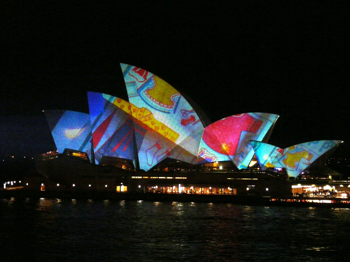Acendendo as Velas do Opera House de Sydney em um show de luzes psicodlicas 15