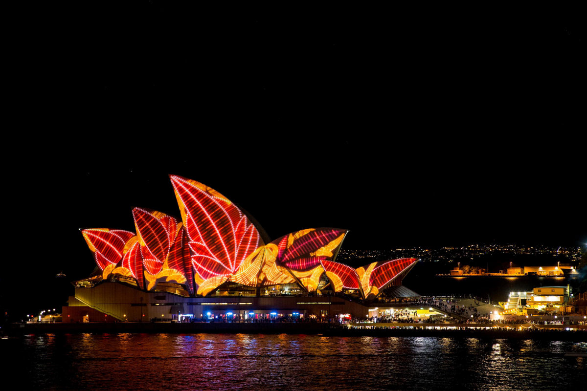 Acendendo as Velas do Opera House de Sydney em um show de luzes psicodlicas 17