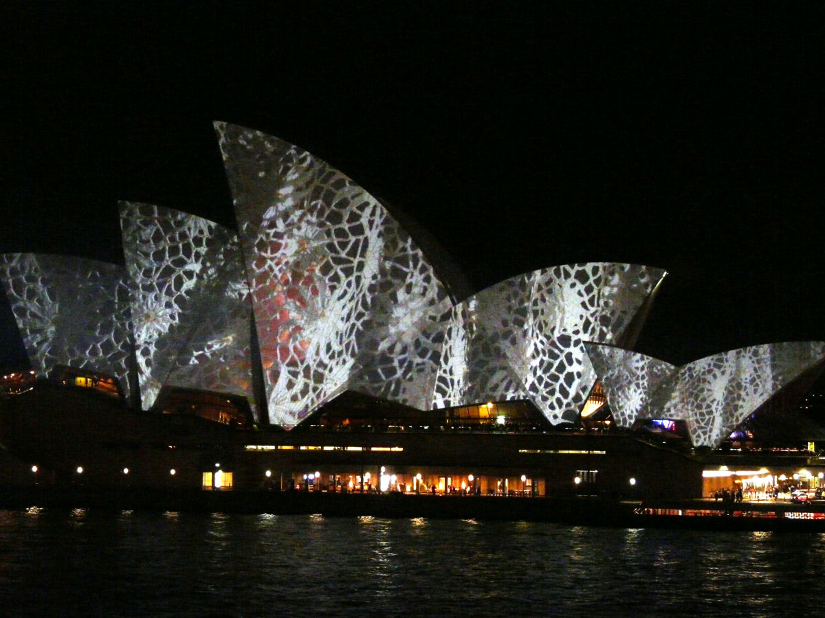 Acendendo as Velas do Opera House de Sydney em um show de luzes psicodlicas 19