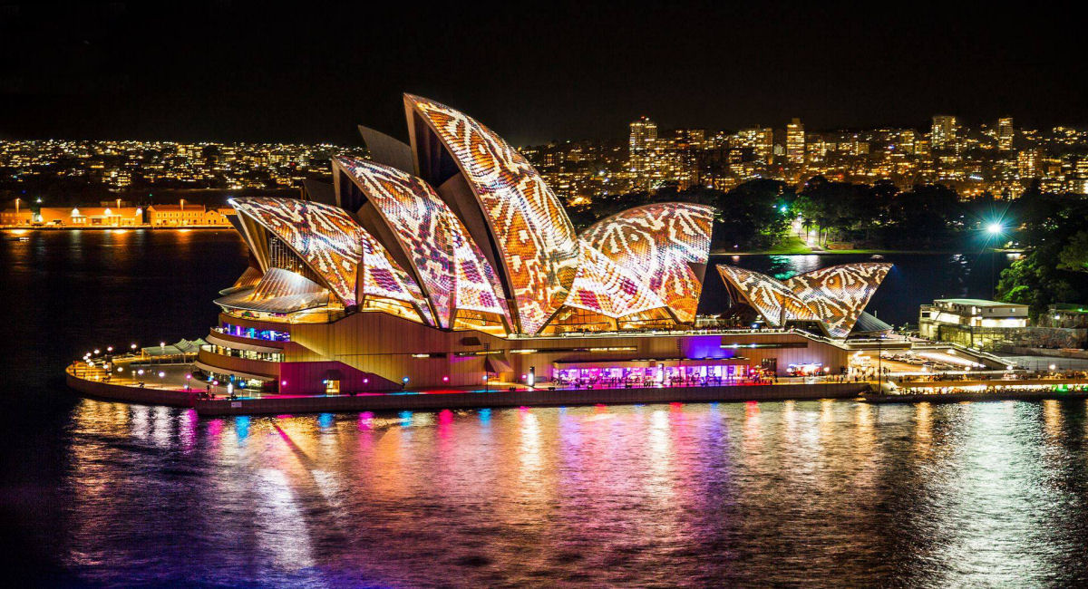 Acendendo as Velas do Opera House de Sydney em um show de luzes psicodlicas 21