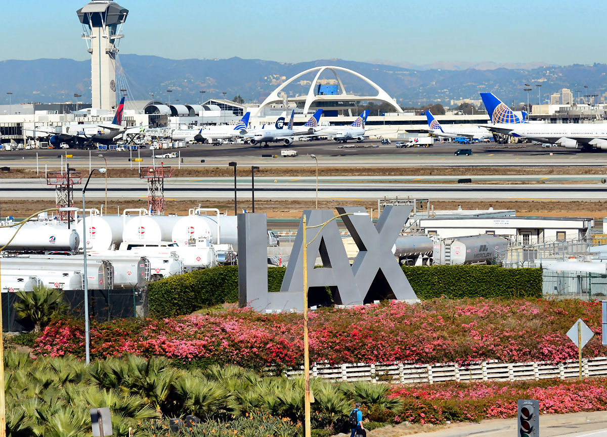 Dois pilotos asseguram ter visto um cara com jetpack voando ao lado de seu avião perto do aeroporto de Los Angeles