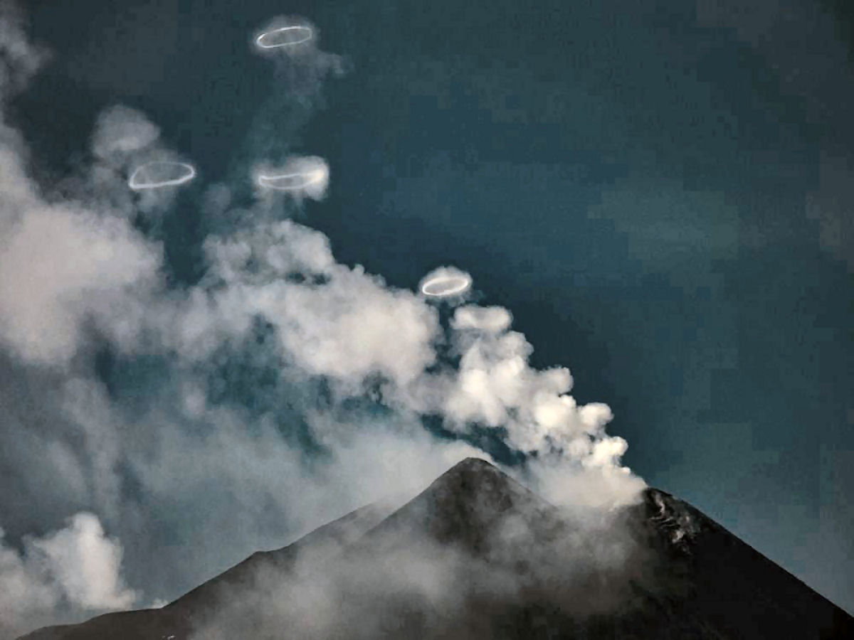Senhor dos anis: rara exibio de anis de vrtice do Etna deslumbra os observadores