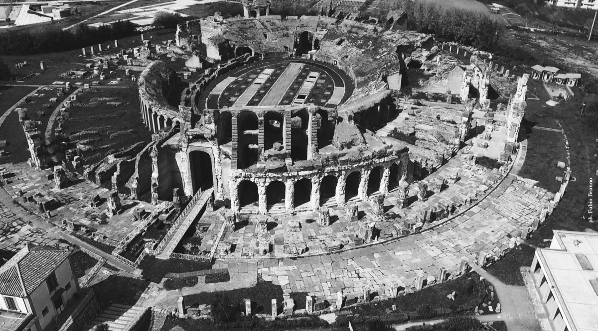 Cpua, o primeiro anfiteatro construdo pelos romanos serviu de modelo para o Coliseu