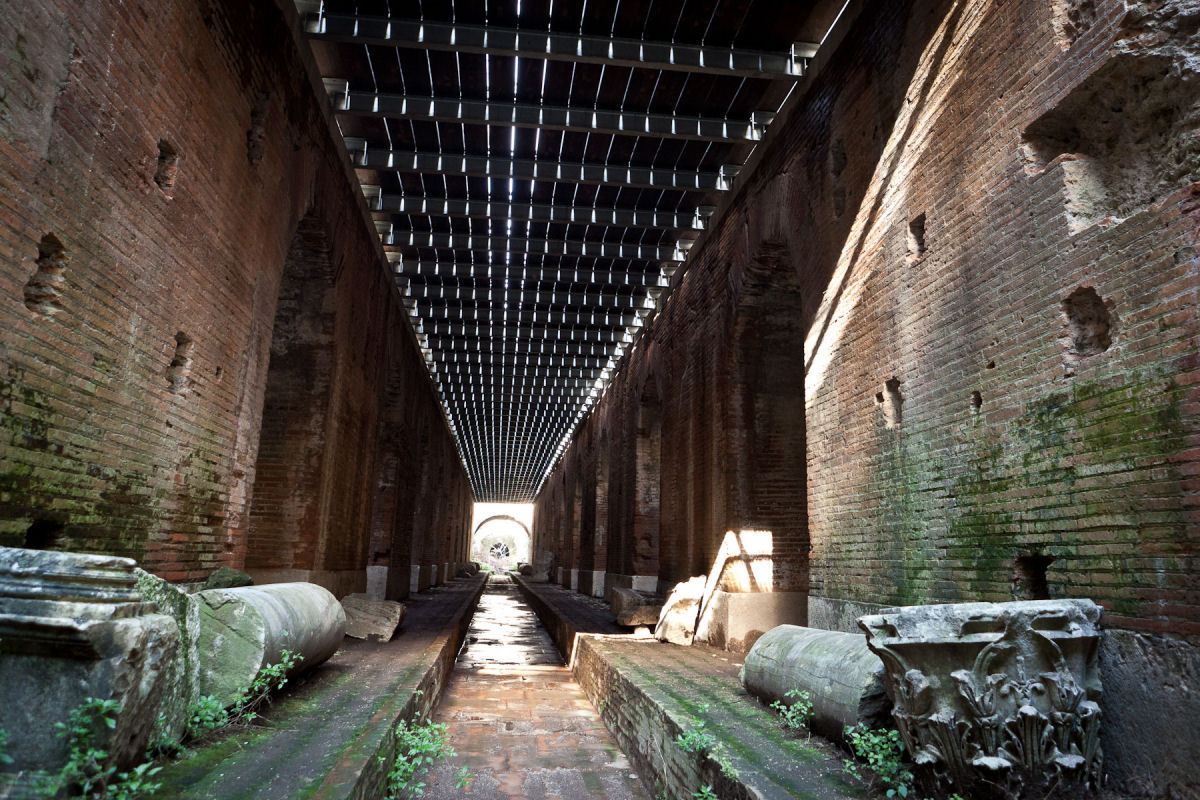 Cpua, o primeiro anfiteatro construdo pelos romanos serviu de modelo para o Coliseu