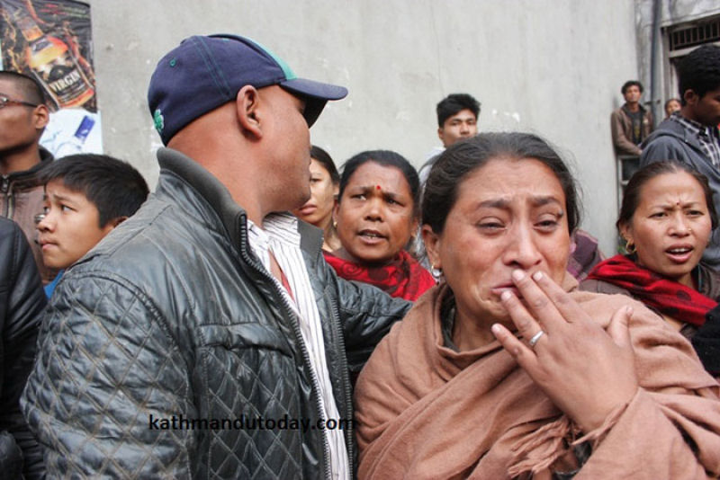 Um beb de 4 meses soterrado pelo terremoto do Nepal foi enfim resgatado com vida 05