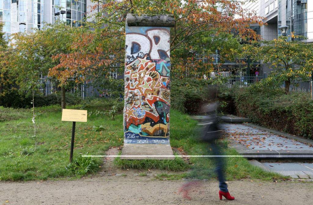 32 fotografias de partes do Muro de Berlim que estão espalhadas ao redor do mundo 17