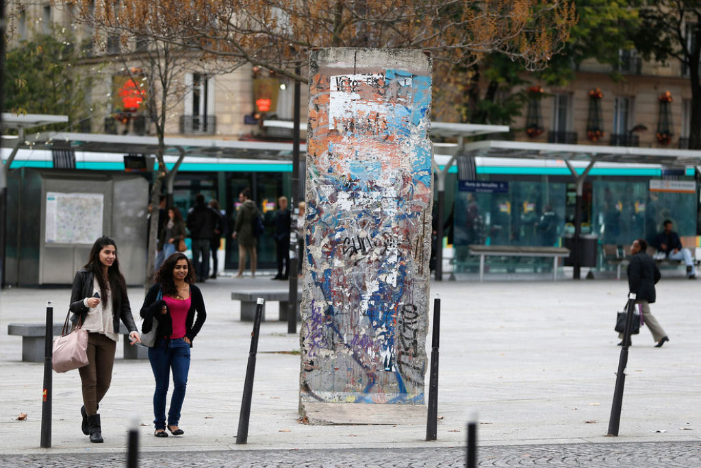 32 fotografias de partes do Muro de Berlim que estão espalhadas ao redor do mundo 18