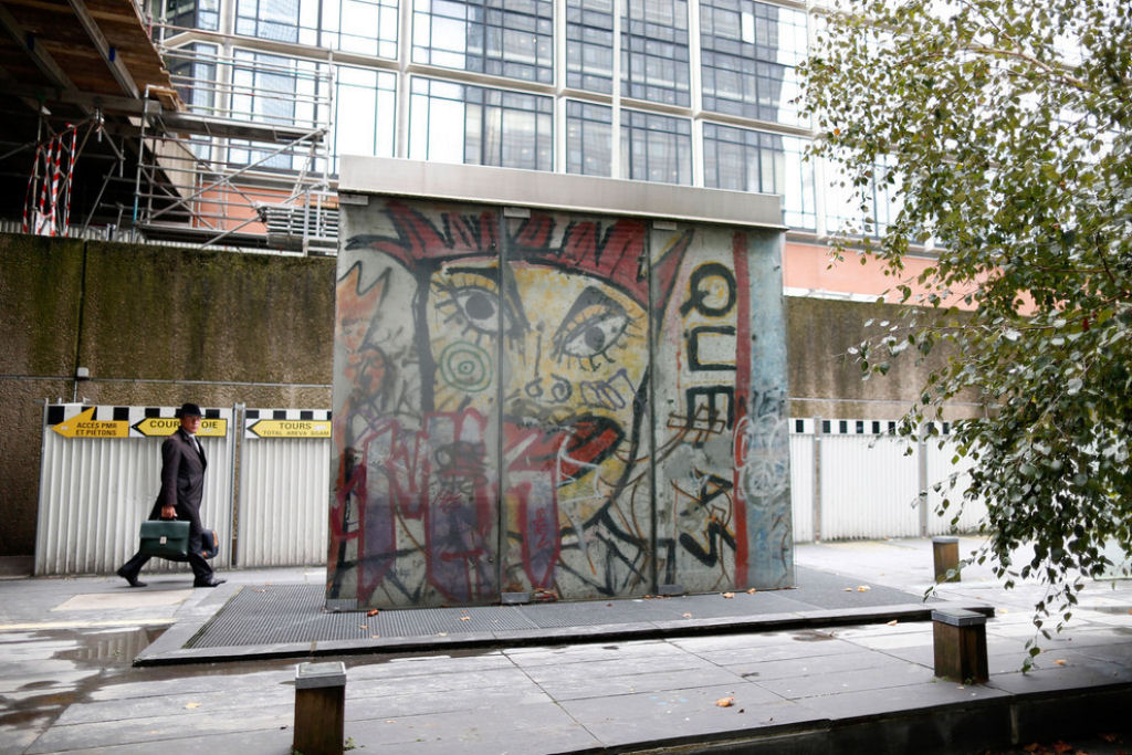 32 fotografias de partes do Muro de Berlim que estão espalhadas ao redor do mundo 22