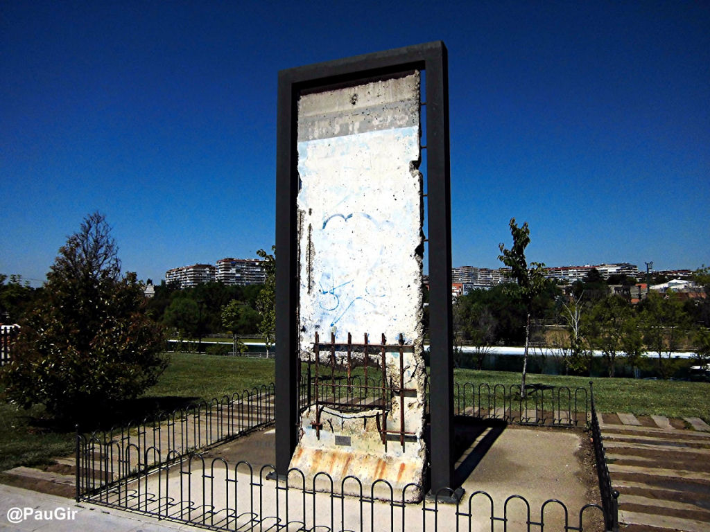 32 fotografias de partes do Muro de Berlim que estão espalhadas ao redor do mundo 32