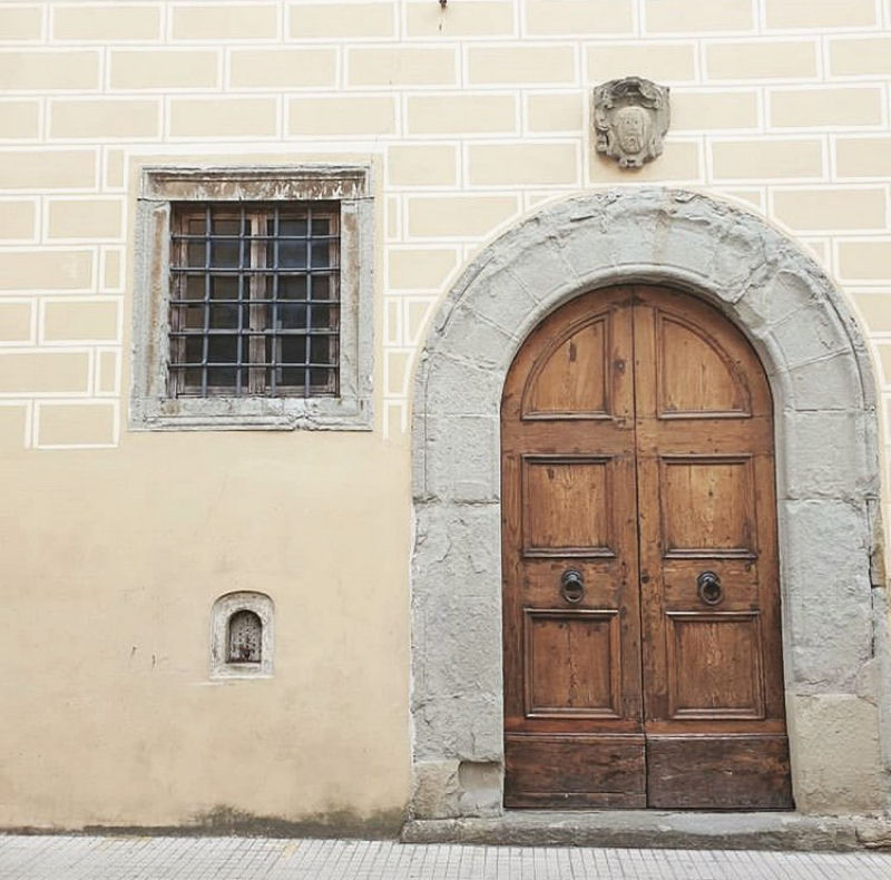 Reabrem na Itália as históricas 'janelas de vinho' dos tempos da peste bubônica