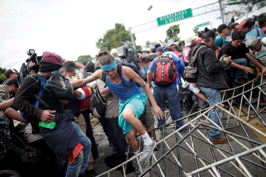 A caravana do desespero: migrantes centroamericanos cruzam a fronteira com Mxico 04