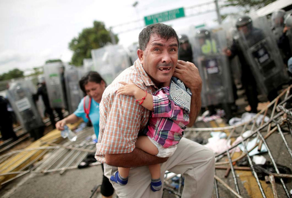 A caravana do desespero: migrantes centroamericanos cruzam a fronteira com Mxico 08