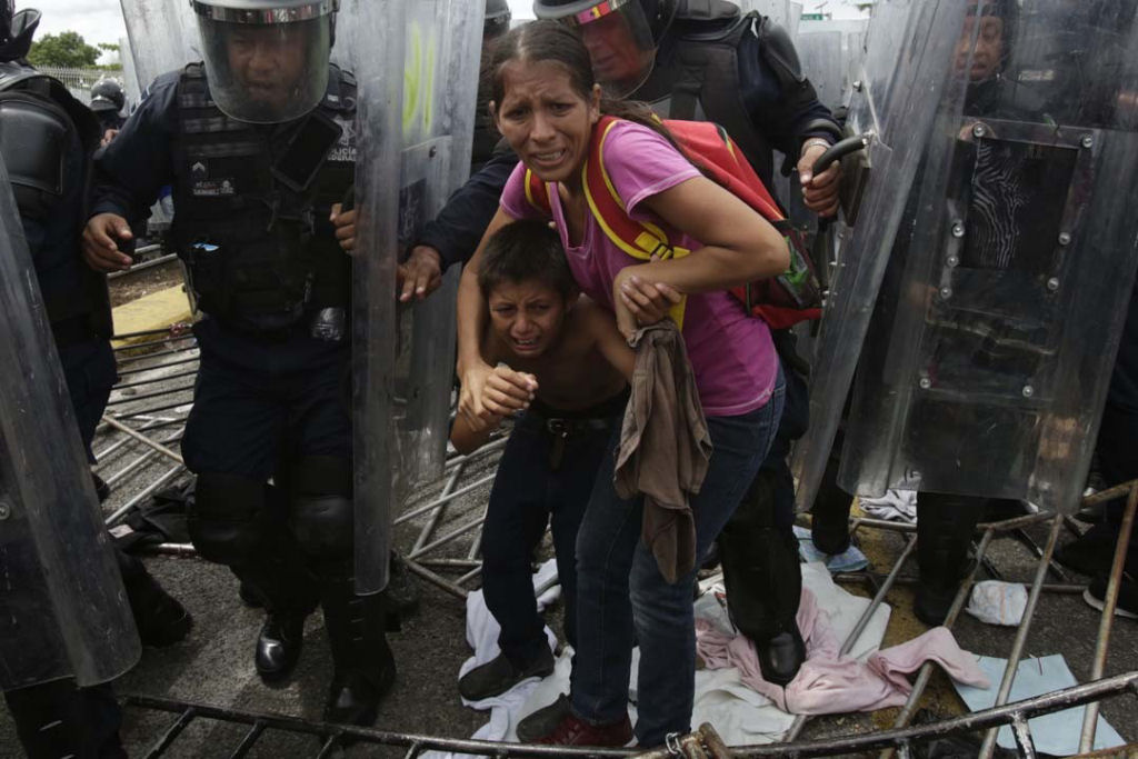 A caravana do desespero: migrantes centroamericanos cruzam a fronteira com Mxico 10