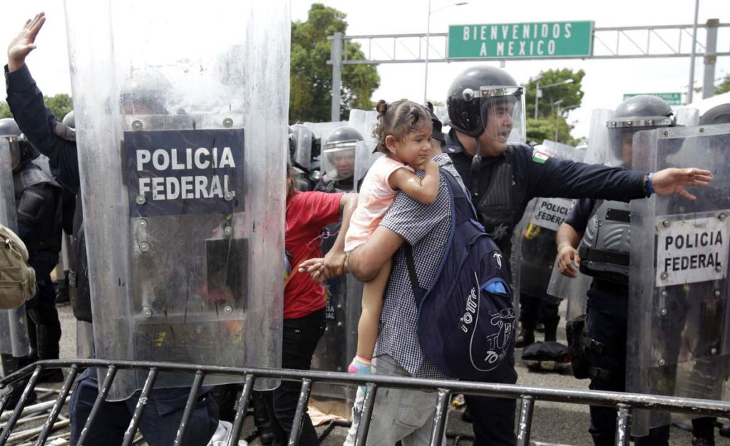 A caravana do desespero: migrantes centroamericanos cruzam a fronteira com Mxico 12