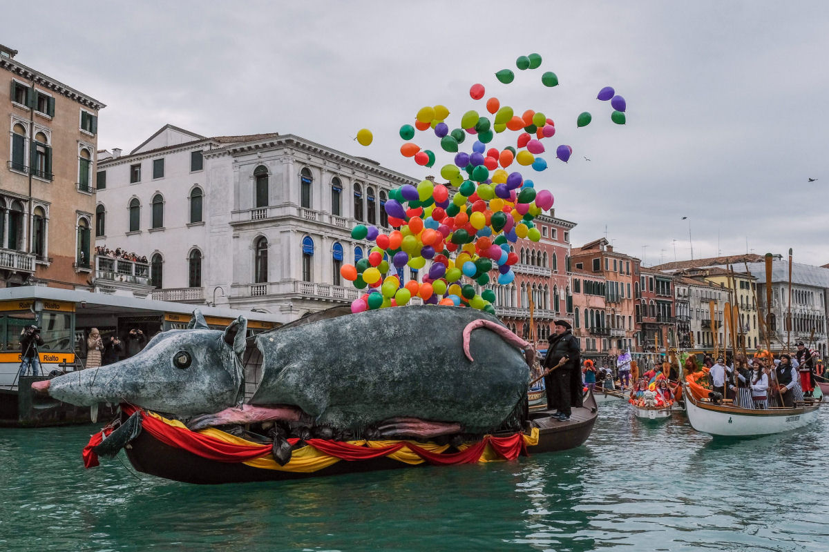 Em Veneza, o carnaval  uma festa visual do esplendor do sculo XVIII