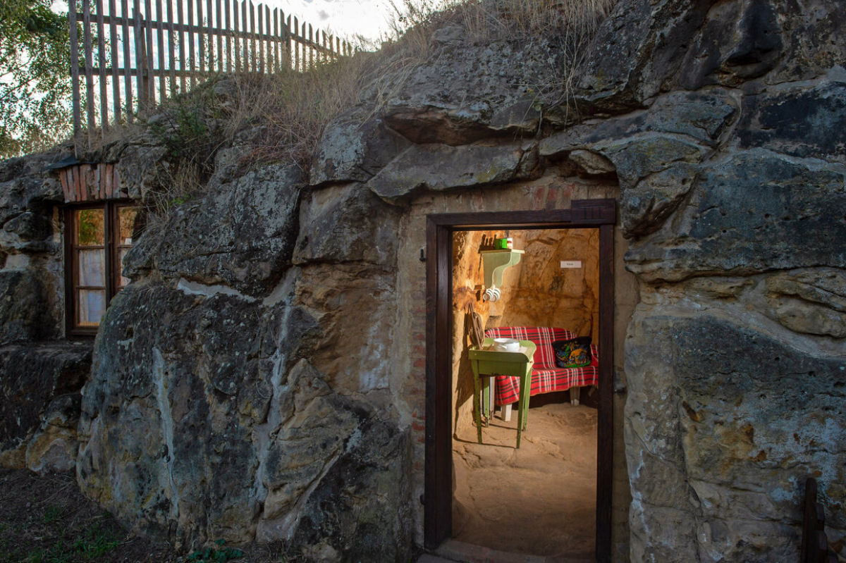 Alguns agricultores alemães do século 19 transformaram cavernas em casas