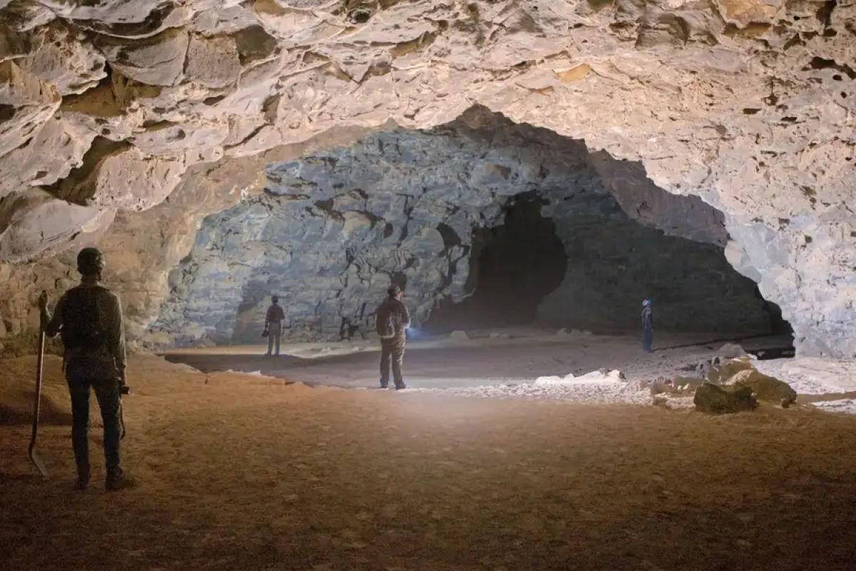 Extensos tubos de lava do deserto abrigaram humanos por 7.000 anos, descobrem arquelogos