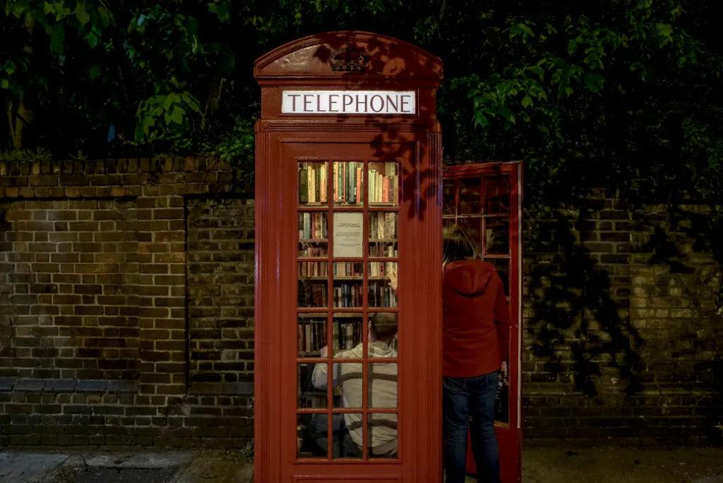 Como as cabines telefônicas vermelhas estão sendo ressuscitadas na Grã-Bretanha