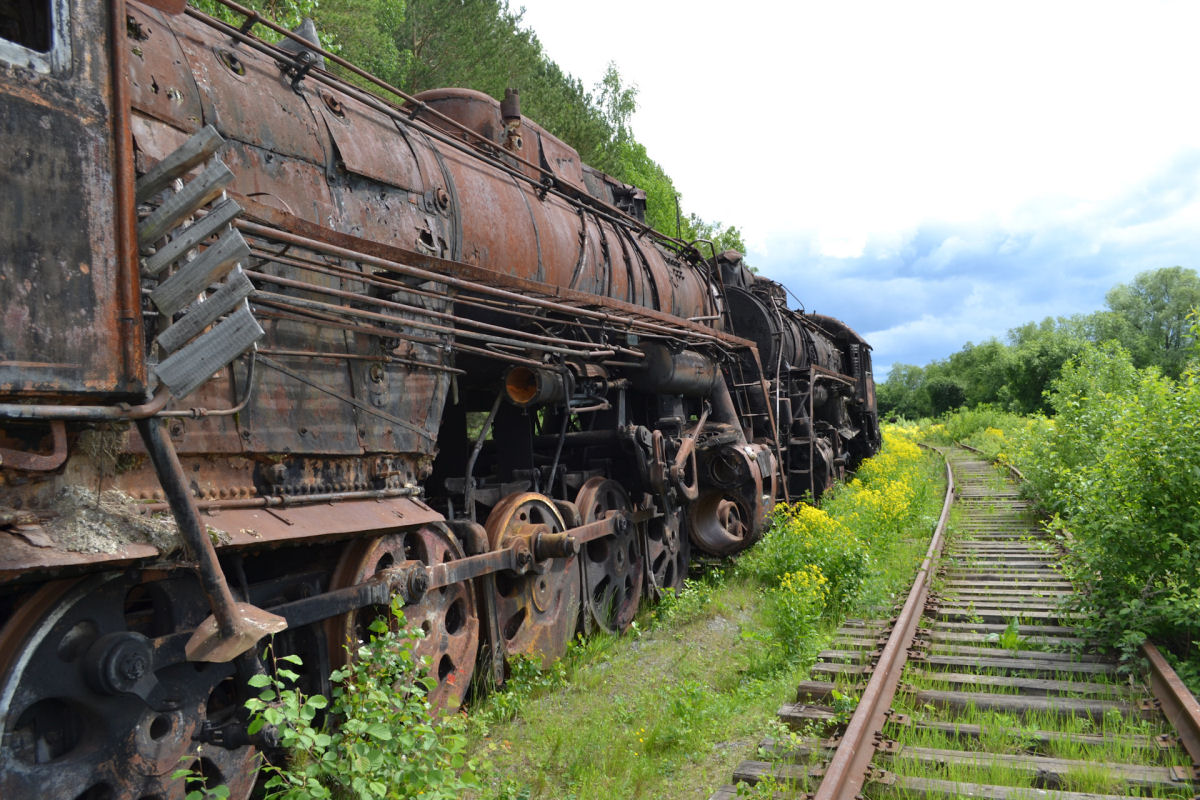 O colossal cemitrio de trens soviticos cados no esquecimento de Shumkovo