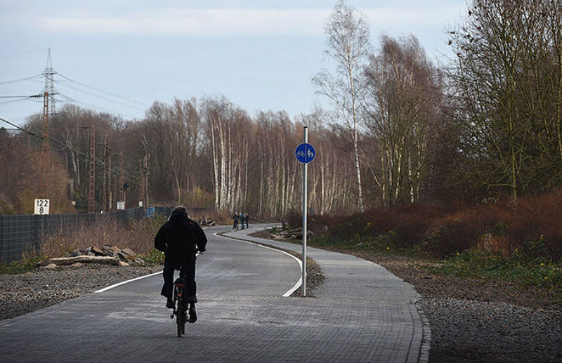 Alemanha inaugura parte de uma rodovia para bicicletas de 100 quilmetros