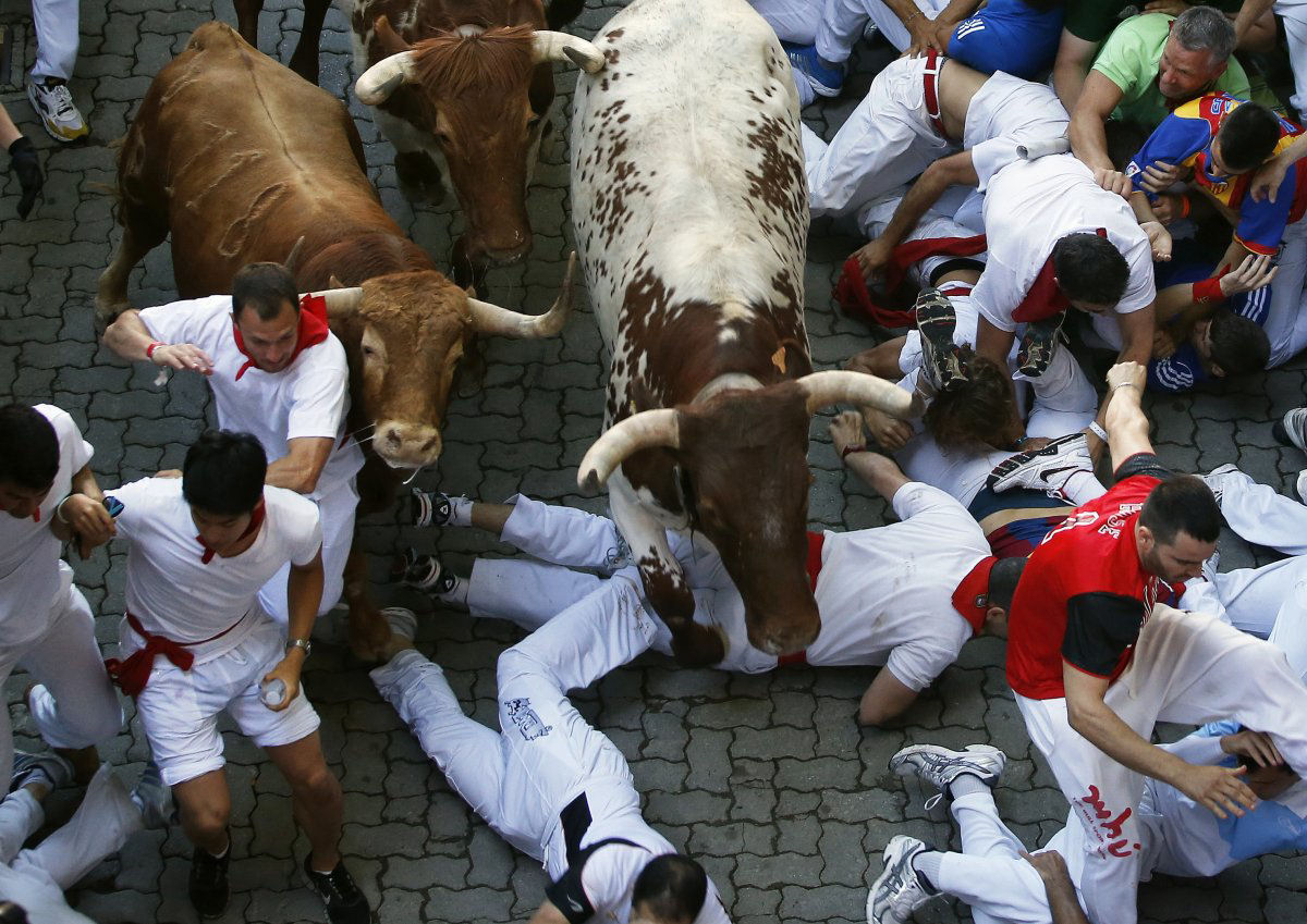 Corrida de touros de Pamplona  uma festa de rua insana 15