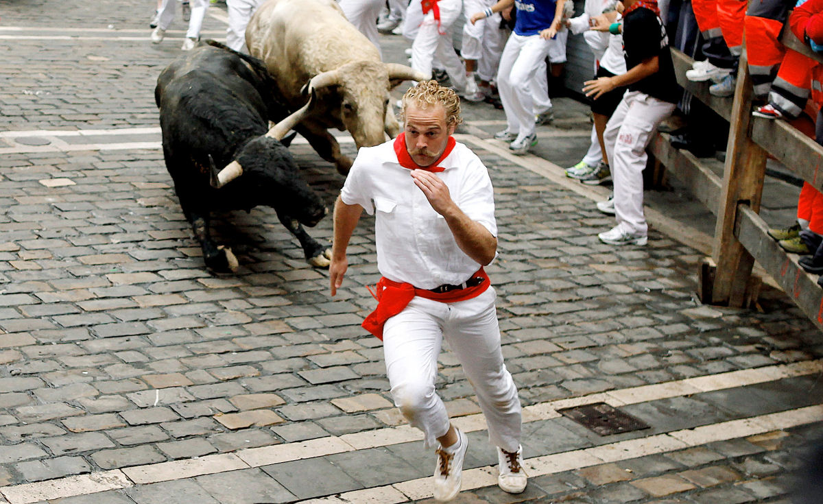 Corrida de touros de Pamplona  uma festa de rua insana 16