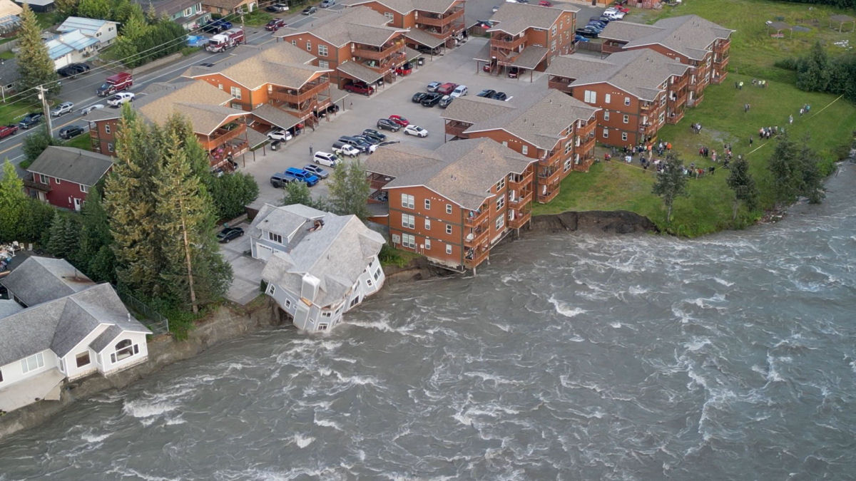 Inundaes glaciais recorde varreram 2 casas na capital do Alasca