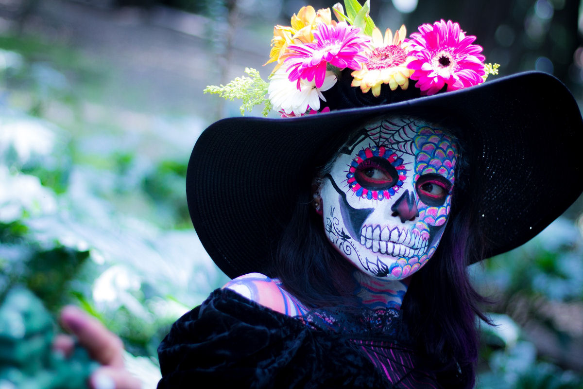 Grandes desfiles abrem passagem  celebrao do Dia dos Mortos no Mxico 03