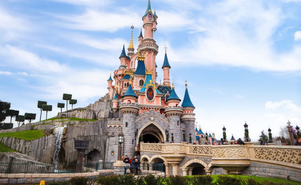 Um maravilhoso passeio a pé em 4K pela Disneylândia de Paris