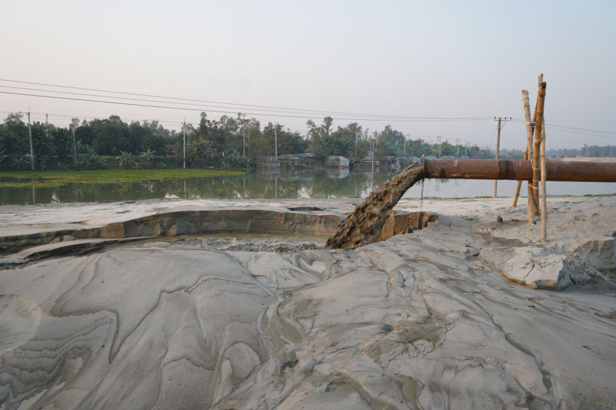 A mineração ilegal de areia está criando uma crise ecológica em Bangladesh