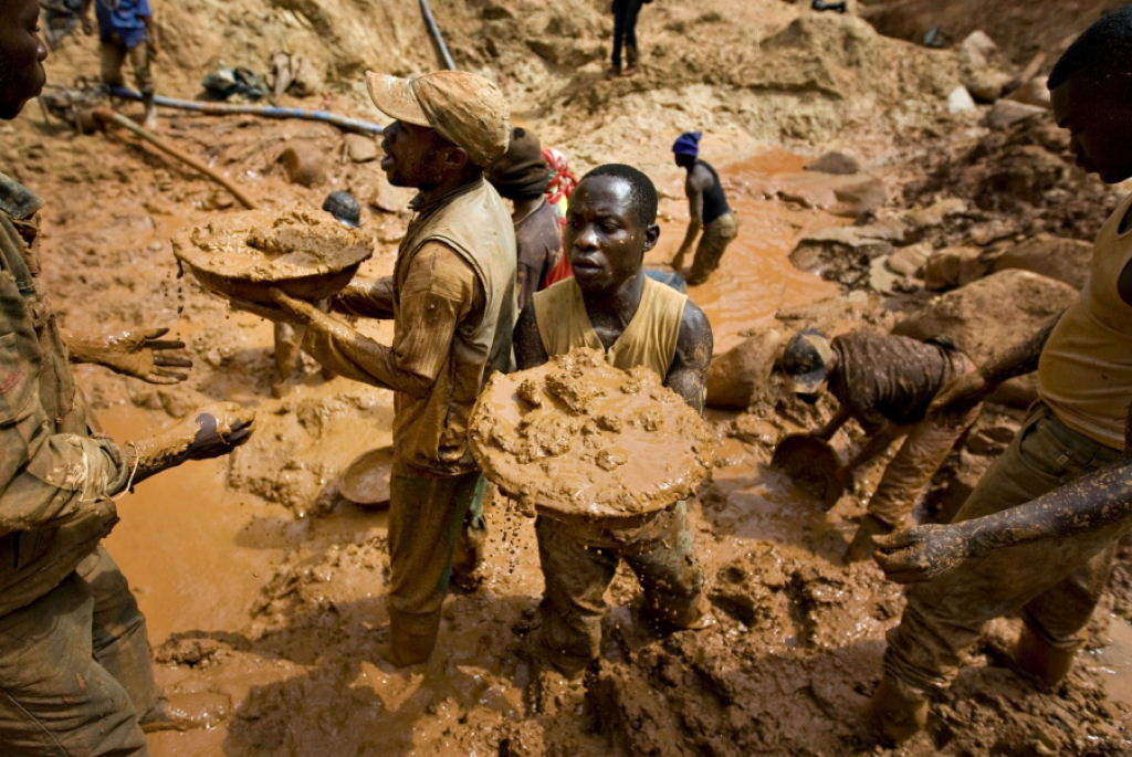 Montanha com uma concentração de até 90% de ouro desata febre do ouro no Congo