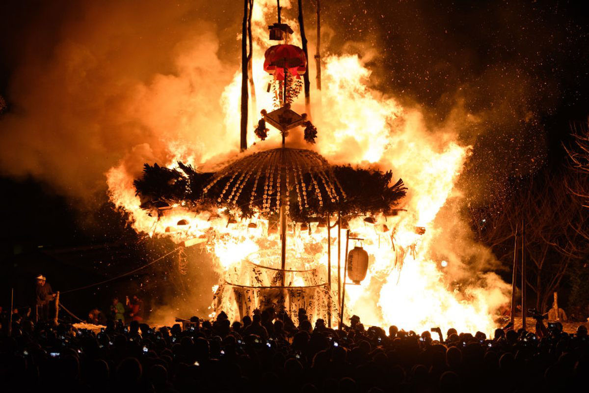 Os festivais de fim de ano que celebram o fogo ao redor do mundo 07