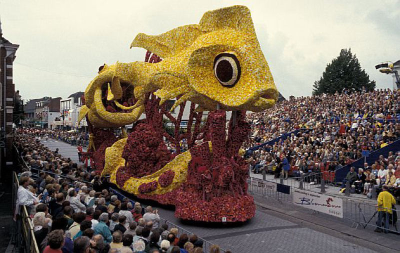 Os alucinantes carros alegricos feitos com flores do festival Corso na Holanda 07