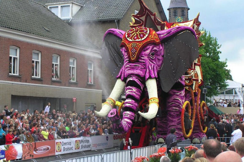 Os alucinantes carros alegricos feitos com flores do festival Corso na Holanda 13
