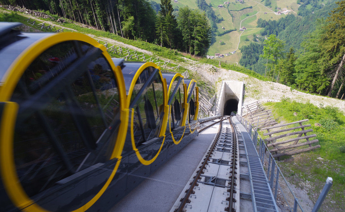 A grande faanha do funicular de Stoos, o mais inclinado do mundo